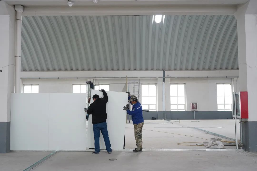 疫情就是命令,洁净板材厂家宏鑫源紧急驰援多地方舱医院建设(图7) 疫情就是命令,洁净板材厂家宏鑫源紧急驰援多地方舱医院建设(图7)