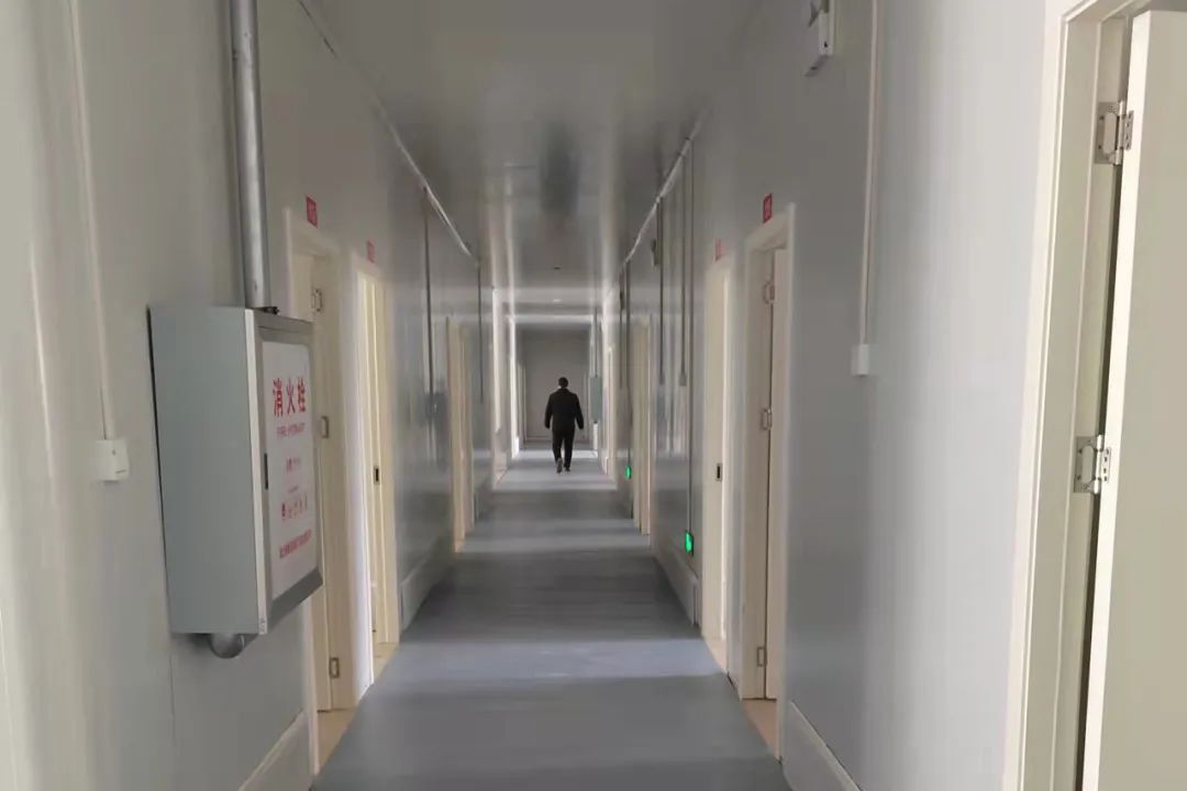 疫情就是命令,洁净板材厂家宏鑫源紧急驰援多地方舱医院建设(图15) 疫情就是命令,洁净板材厂家宏鑫源紧急驰援多地方舱医院建设(图15)