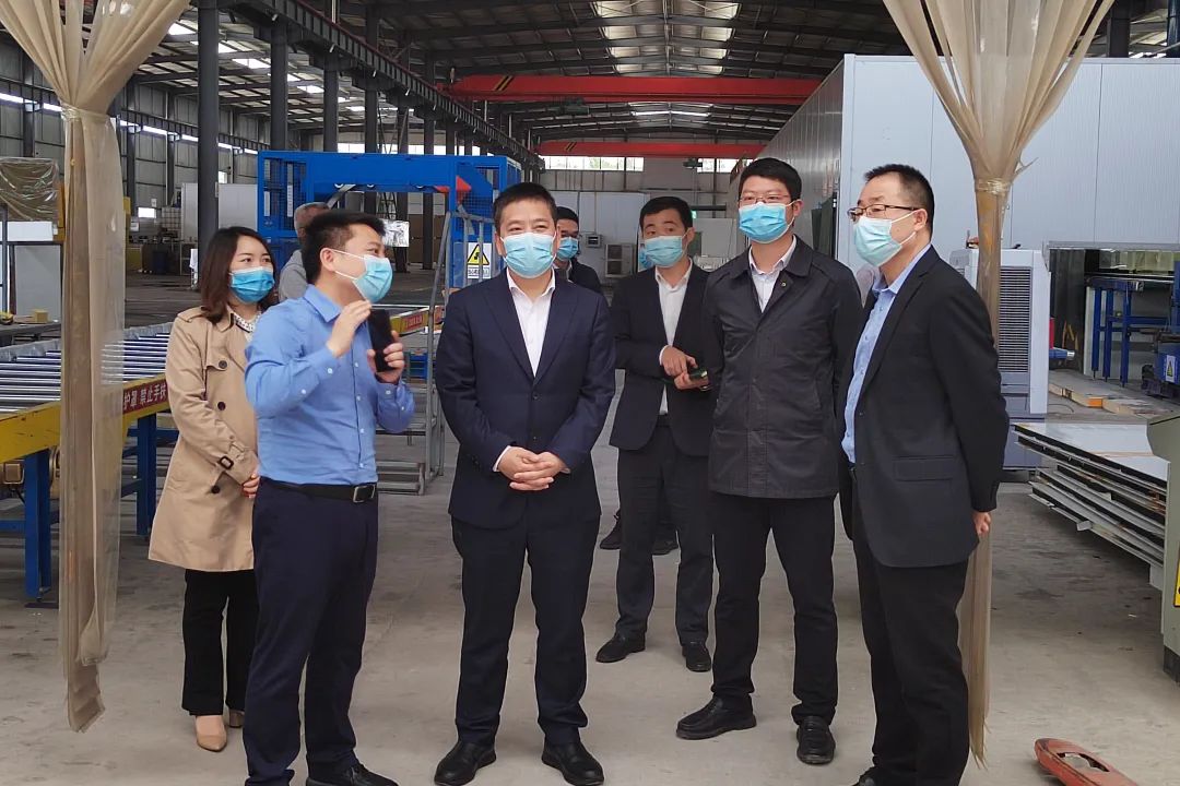 重庆市永川区委常委、副区长宋文到访净化彩钢夹芯板厂家宏鑫源重庆金诺公司调研工作(图7) 重庆市永川区委常委、副区长宋文到访净化彩钢夹芯板厂家宏鑫源重庆金诺公司调研工作(图7)
