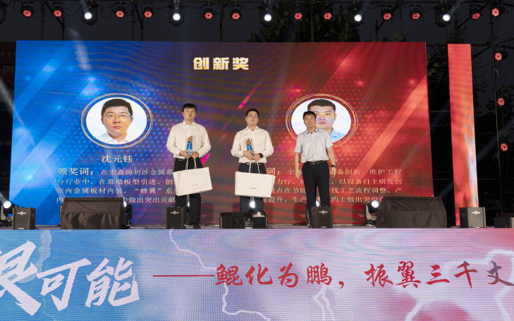 洁净板厂家宏鑫源模范人物报道:陈建东——用心血换勋章(图1) 洁净板厂家宏鑫源模范人物报道:陈建东——用心血换勋章(图1)