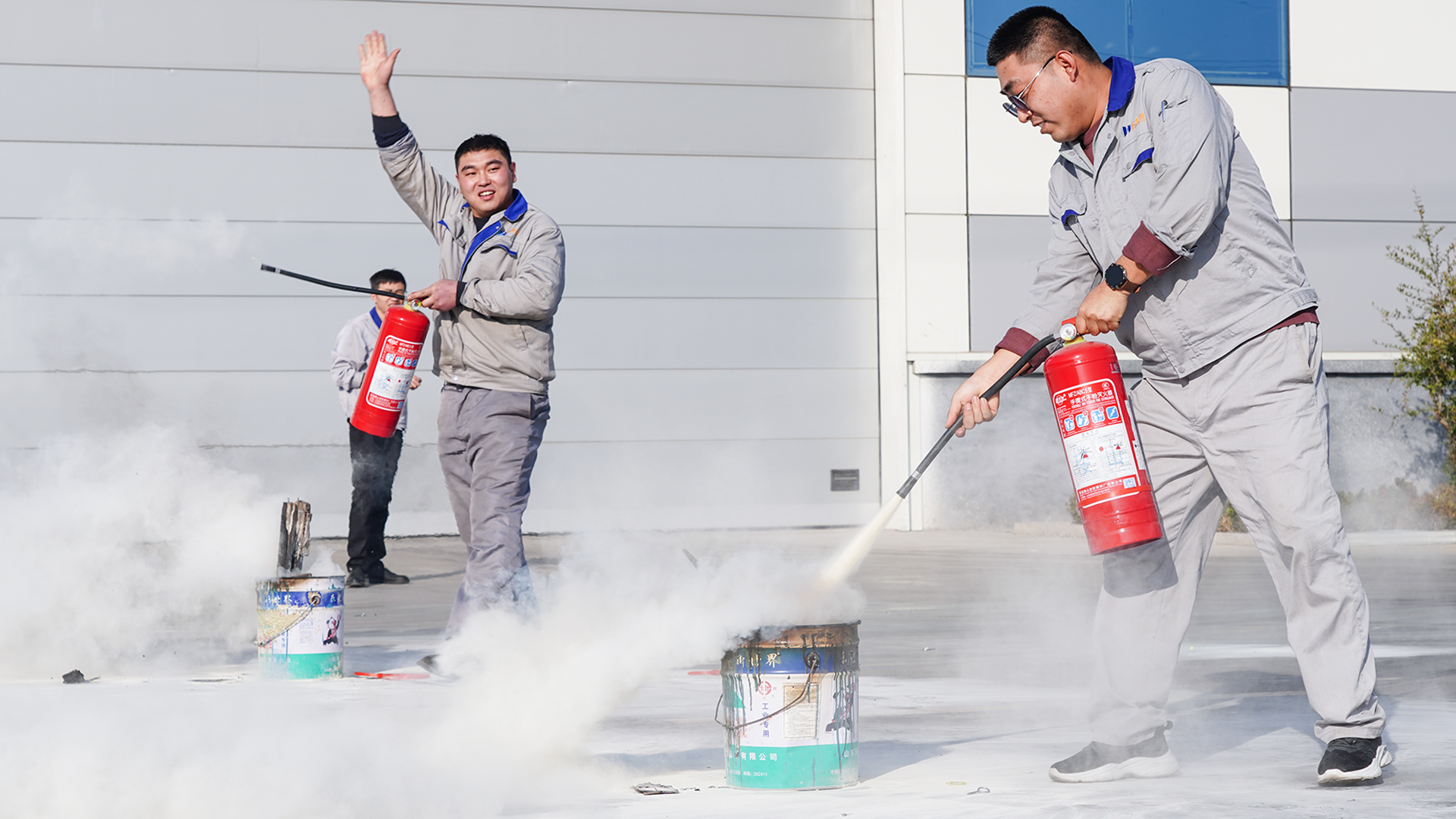 预防为主,生命至上!宏鑫源组织开展消防演练主题活动(图1) 预防为主,生命至上!宏鑫源组织开展消防演练主题活动(图1)