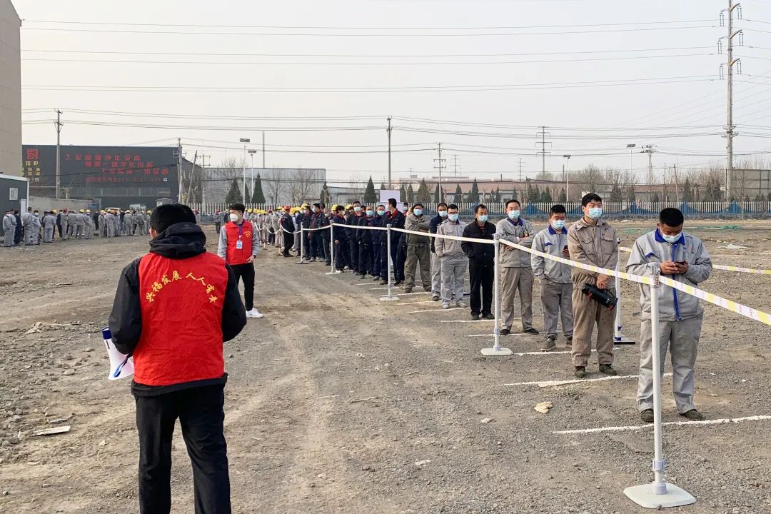 同心同力齐抗疫-聚氨酯彩钢板厂家宏鑫源全员核酸检测有序进行(图6) 同心同力齐抗疫-聚氨酯彩钢板厂家宏鑫源全员核酸检测有序进行(图6)